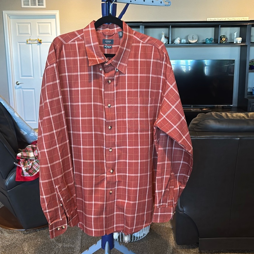 Arrow Rust and white with a checkered pattern long sleeve dress shirt. XXL